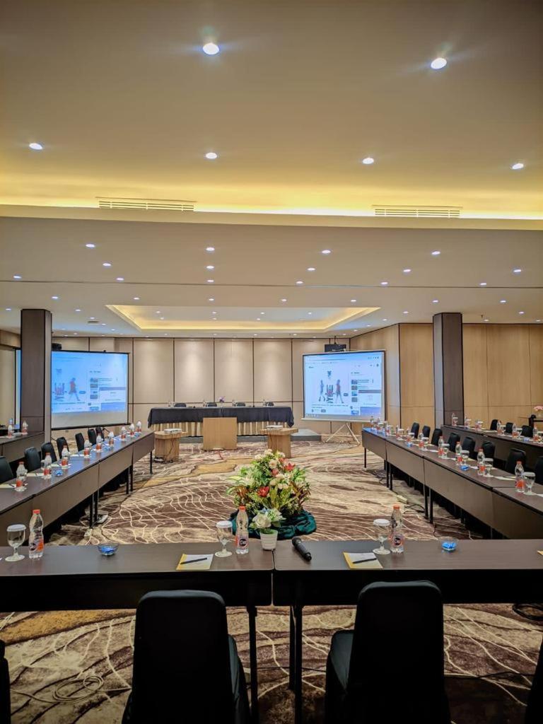 Orchardz Jayakarta Hotell Exteriör bild