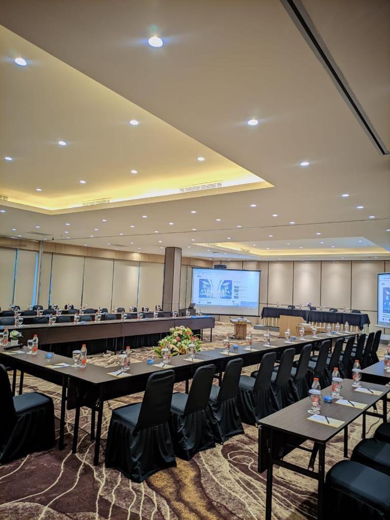 Orchardz Jayakarta Hotell Exteriör bild