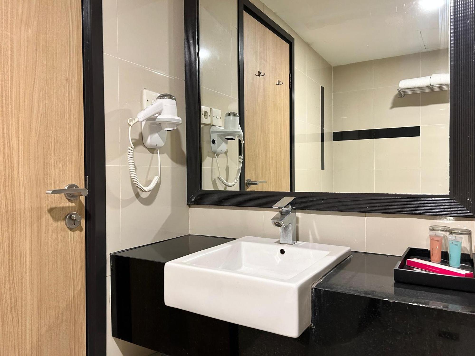 Orchardz Jayakarta Hotell Exteriör bild