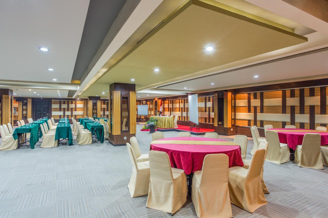 Orchardz Jayakarta Hotell Exteriör bild