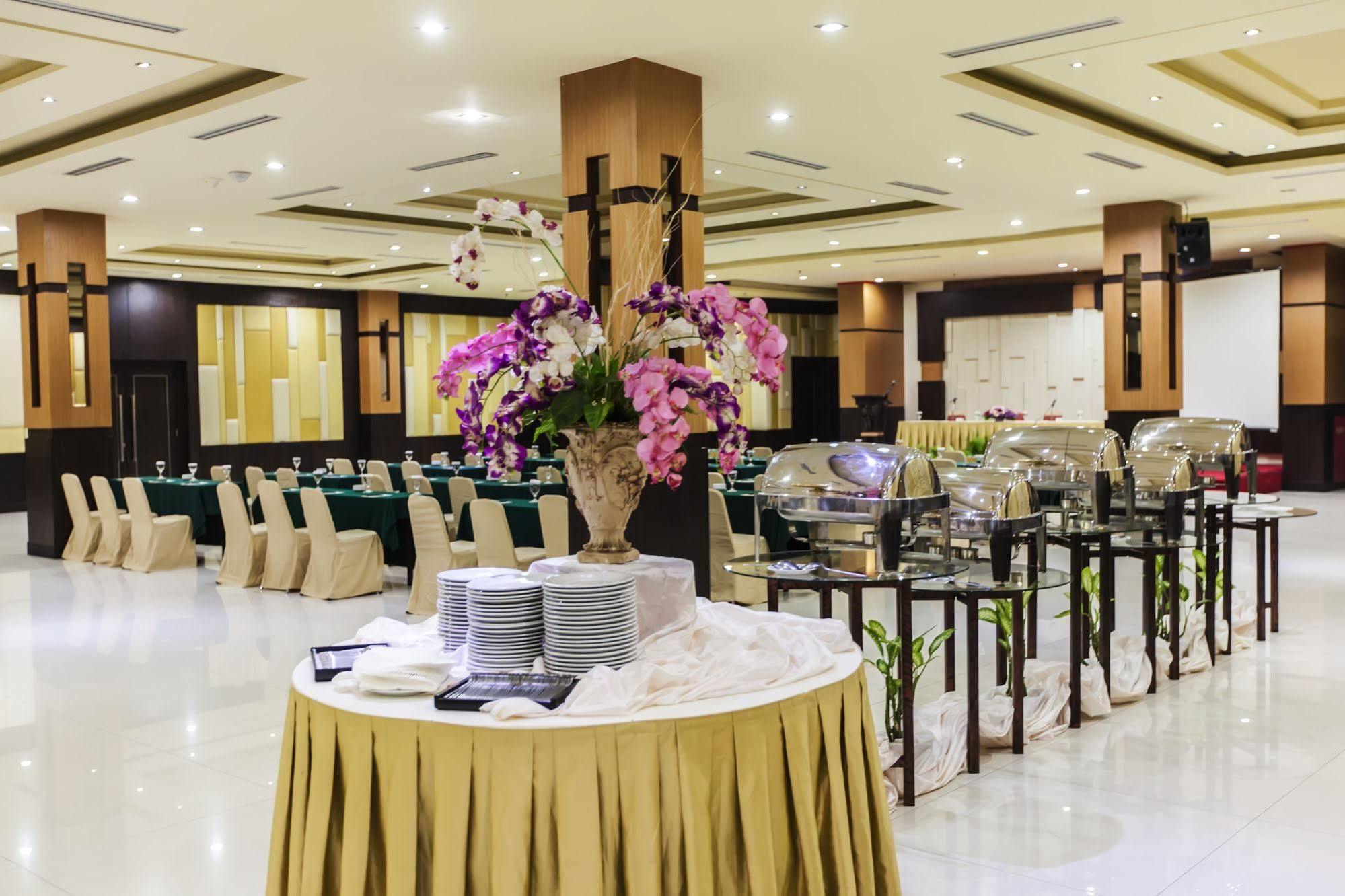 Orchardz Jayakarta Hotell Exteriör bild