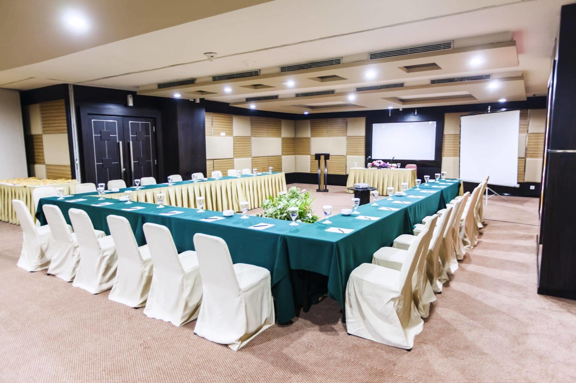 Orchardz Jayakarta Hotell Exteriör bild