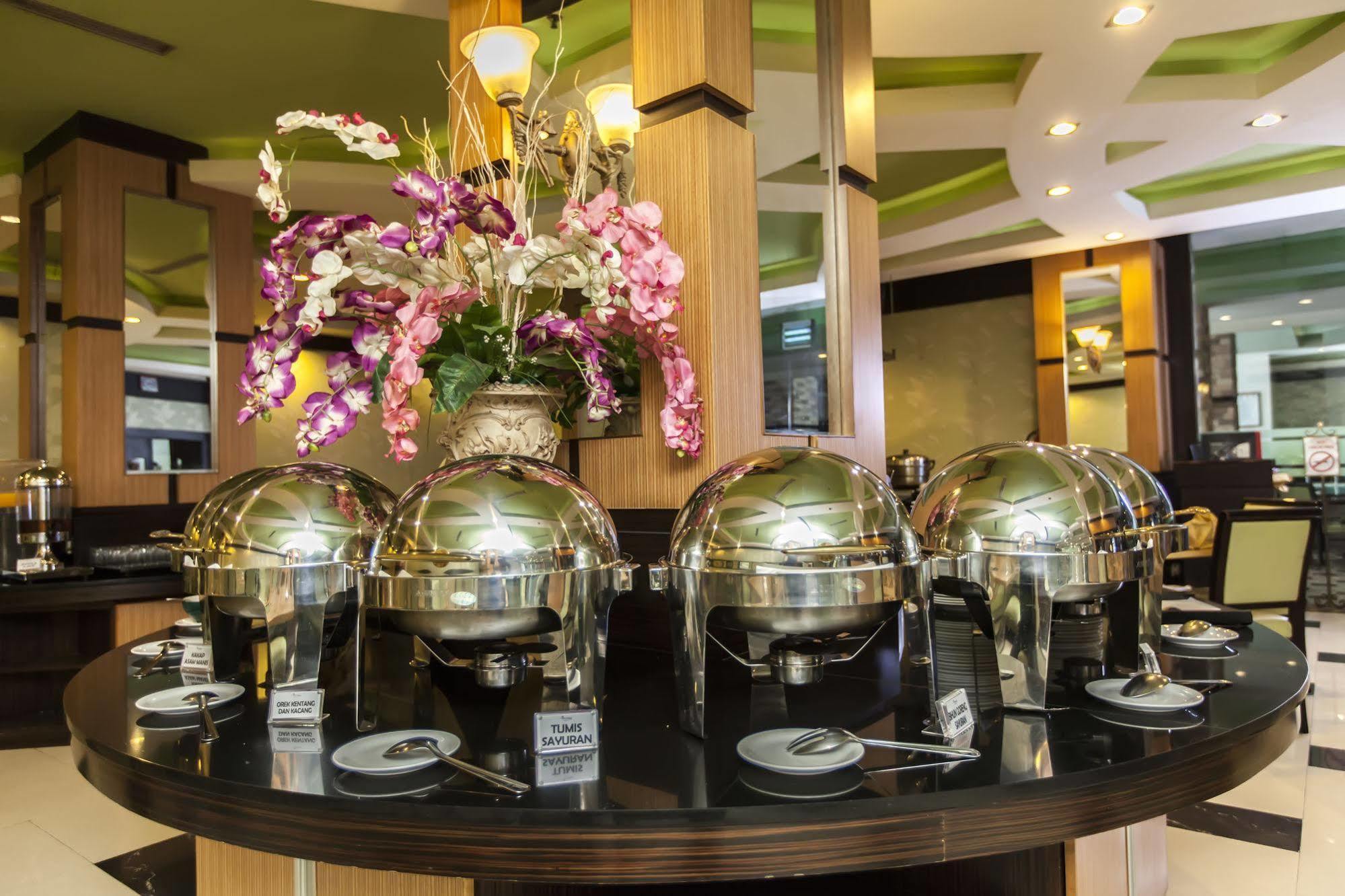Orchardz Jayakarta Hotell Exteriör bild