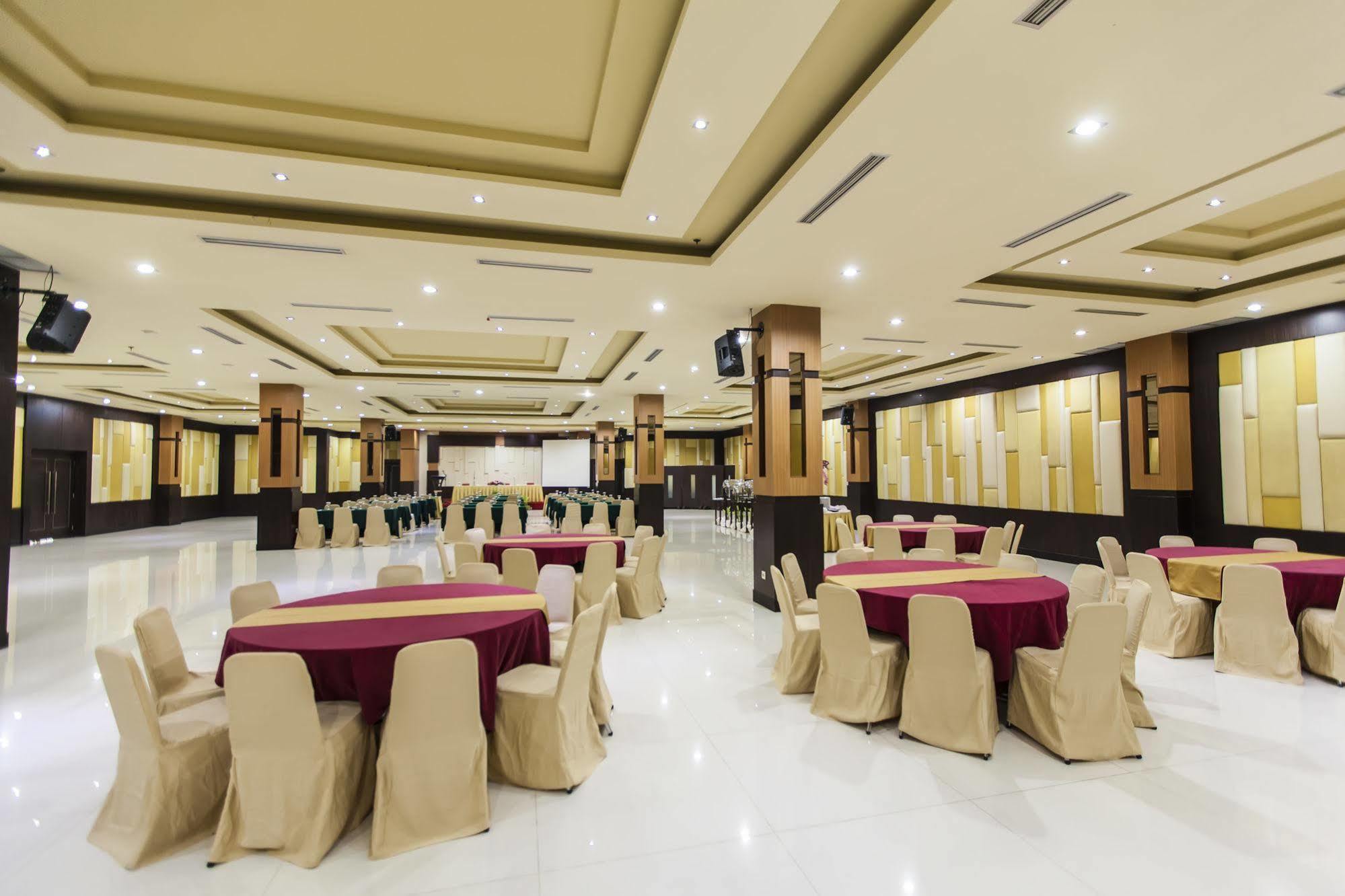 Orchardz Jayakarta Hotell Exteriör bild